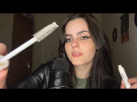 IRMÃ MAIS VELHA TE MAQUIANDO ASMR