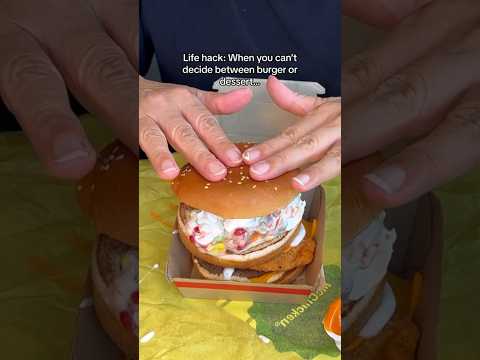 LIFE HACK: HOW EVERY BURGER SHOULD BE EATEN... #shorts #viral #mukbang