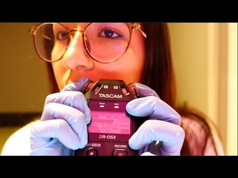 ASMR | Sonidos cosquillosos en tus orejitas (mic touching + whispers)