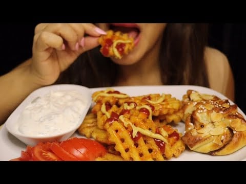 ASMR WAFFLED FRIES CINNAMON BUNS CRUNCHY SOFT MUKBANG no talking CREMA ASMR #asmr #mukbang #fries