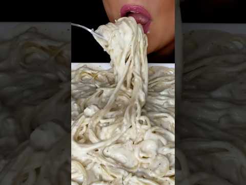 CREAMY CHEESY ALFREDO NOODLES #asmr #food #shorts