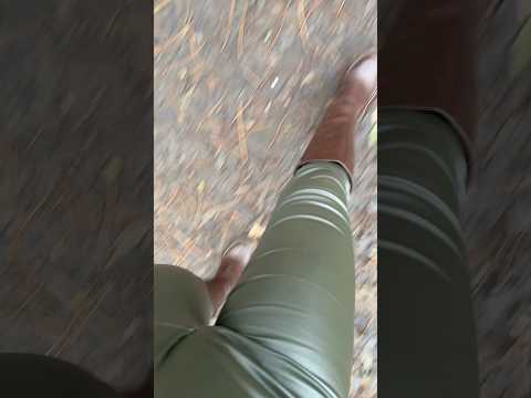 ASMR Wanderung mit grüner Lederhose. 😚