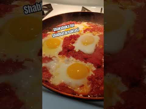 Shabbat shalom. It's breakfast time. #shorts #asmr #jewish #shakshuka