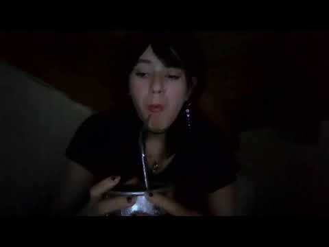 directo hablando y fumando + comiendo