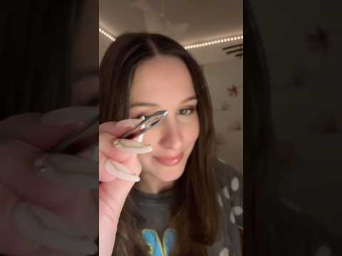 Épilation des ondes négatives 🥸✨ #asmr #visualasmr #plucking #personalattention #relaxingvideos