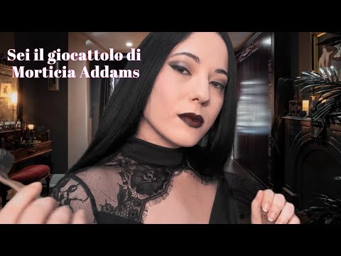 MORTICIA ADDAMS GIOCA CON TE 🪒🔥 ASMR DI HALLOWEEN 