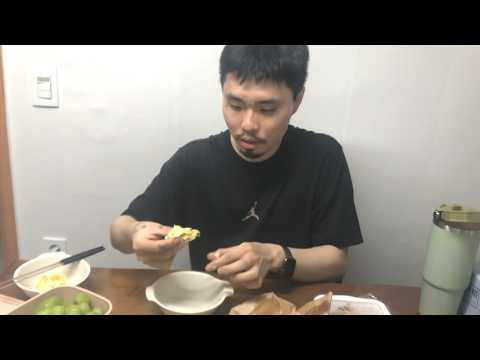 Ji’s first durian experience 😂 (plus girlfriend reveal!)