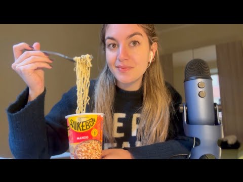 EATING NOODLES 🍜 (muckbang asmr ita)