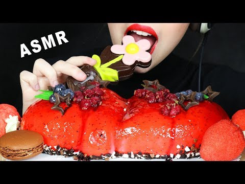 ASMR HEART-SHAPED YOGHURT CAKE, EDIBLE FLOWER & MACARON (EATING SOUNDS) No Talking