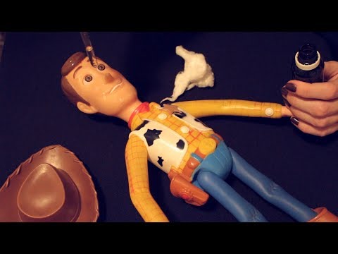 ASMR REPAROS NO WOODY -  TOY STORY (sussurros)