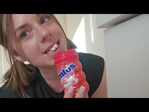 GUM CHEWING ASMR BUBBLING 