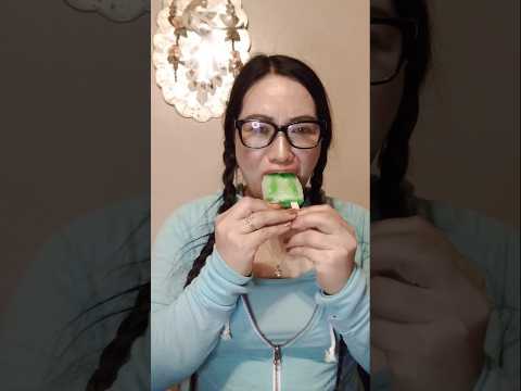 TWIN POPSICLE #shortsfeed #mukbang #popsicle #eating #everyone #virslshorts #asmrshorts #icecream