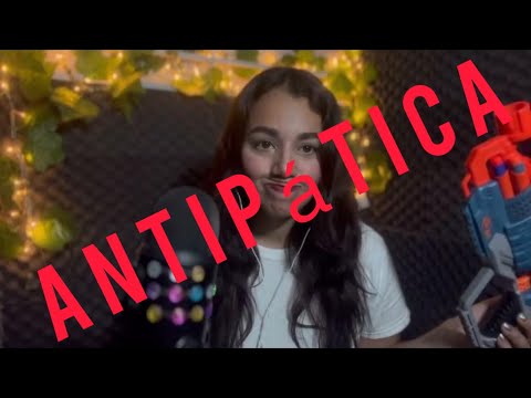 ASMR VENDEDORA ANTIPÁTICA DE ARMAS