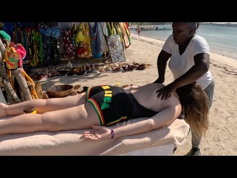 Masaje de cabeza y espalda en una playa de Jamaica 💆‍♀️
