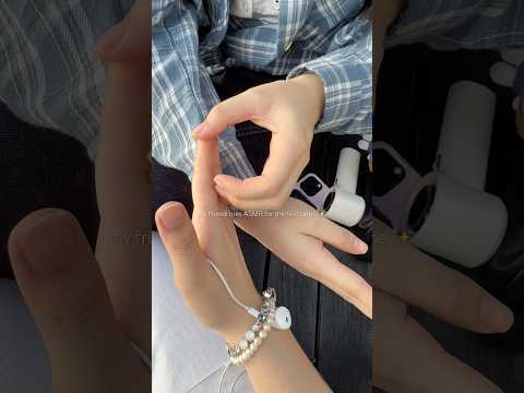 ASMR outdoor what’s in her bag 👯‍♀️✨💗 #asmrcommunity #relax #asmrtriggers #asmrwithfriends