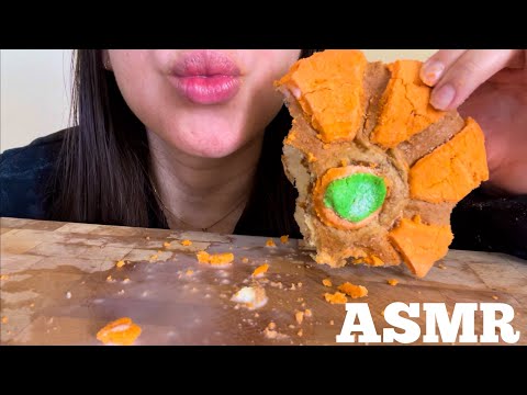 ASMR SWEET PUMPKIN BREAD ( SOFT EATING SOUNDS )