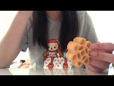 asmr | eating honeycomb crackers, eating seaweed, tape on mic, tapping, etc