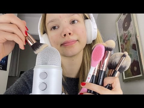ASMR mic brushing!!💋🤗 lots of different brushes