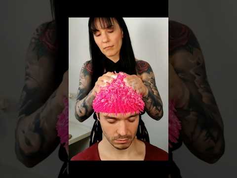 Shampoo wash his pink hair
