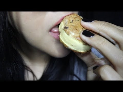 ASMR comiendo galleta de helado