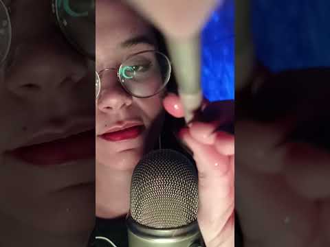 ASMR Pincel na tela  com sons de boca
