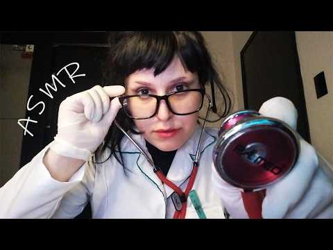 Estagiária atrapalhada TENTANDO te examinar 👩🏻‍⚕️ ASMR Consulta Médica