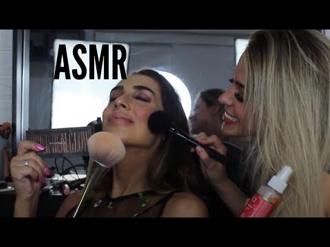 ASMR (APLICADO) MAQUIA E FALA COM MINHA PRIMA (não intencional)