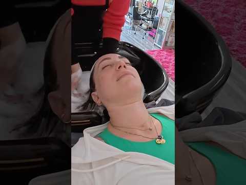 Lavado de cabello con masaje de cabeza por solo 5 dólares en un salón en Siem Reap, Camboya😱 #short