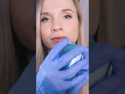 ASMR SUOMI Rentoutushetki (Hiusten Harjaus & Päähieronta)💙 #asmr #asmrsuomi #asmrshorts #shorts