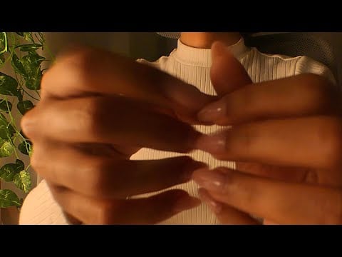 ASMR 1 minute (and a bit) of aggressive nail sounds 💅🌸