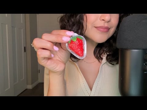 ASMR | Gummy strawberries 🍓 *No talking, chewy sounds*