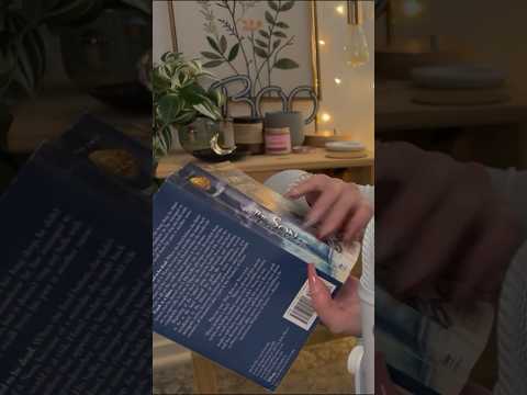 Fast book asmr 2 🤤 #asmr #booktapping #scratching #bookasmr #tapping