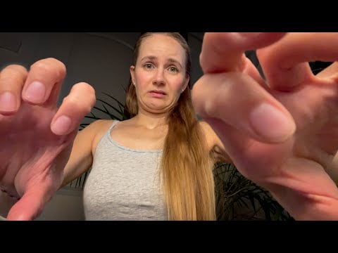 AGGRESSIVELY scratching your bug bites 🦟😩