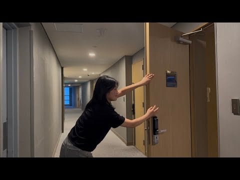ASMR IN HOTEL 🏩 Room tour with 1000+ triggers (tapping, scratching) 😋