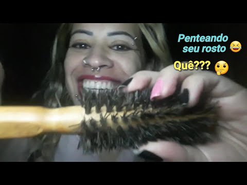 ASMR - Passando a escova de cabelo na tela