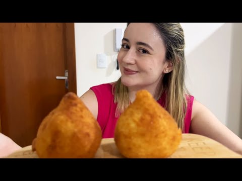 ASMR CASEIRINHO: COMENDO COXINHA CREMOSA DE FRANGO