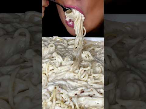 FETTUCCINE ALFREDO PASTA #asmr #cheese #eating