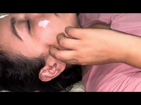 ASMR MI AMOR ME HACE SKINCARE EN SUSURROS 