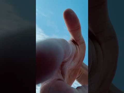 Hand movements in the sky #asmr #raeasmr #visualart #upclose #handmovements