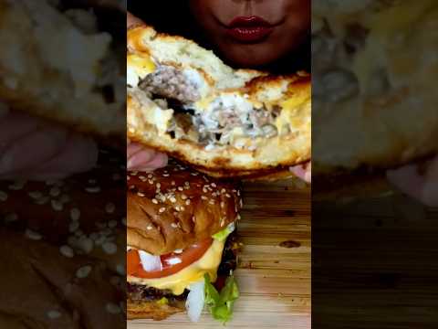 FIVE GUYS JUICY CHEESE BURGERS #asmr #burger #mukbang #shorts