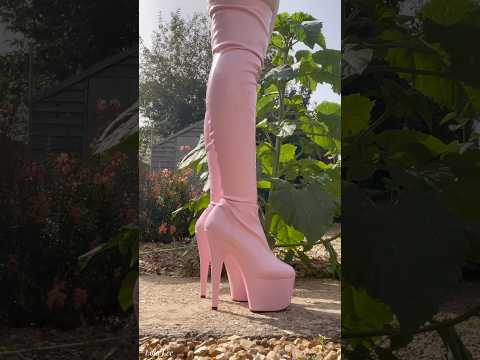 How gorgeous are my Pink Boots outside!?💗☀️🍃 #boots #thighhighboots #heels #platformshoes #shiny