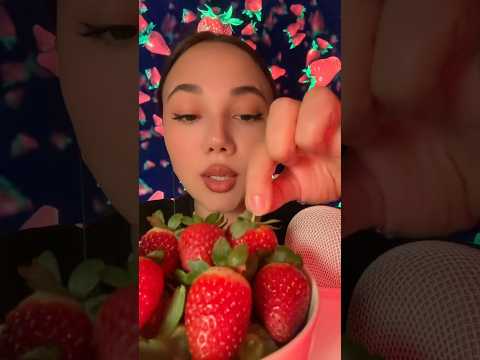 Strawberry 🍓 Mukbang 🥰 #asmr #hsyasmr #mukbang #strawberry #foodasmr