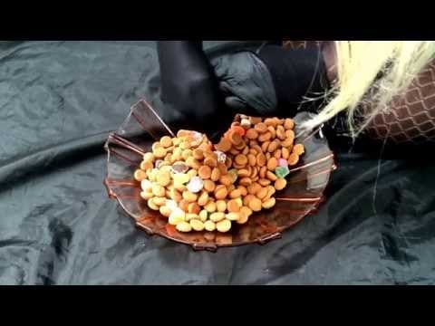 Black latex  gloves with " Sinterklaas " candy {{ ASMR }}
