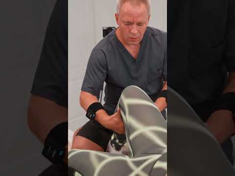 Original leg stretching and chiropractic adjustment for Tais #legchiropractic