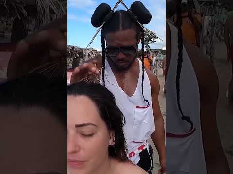 Masaje en una playa de La Guaira, Venezuela #playa #massage #venezuela