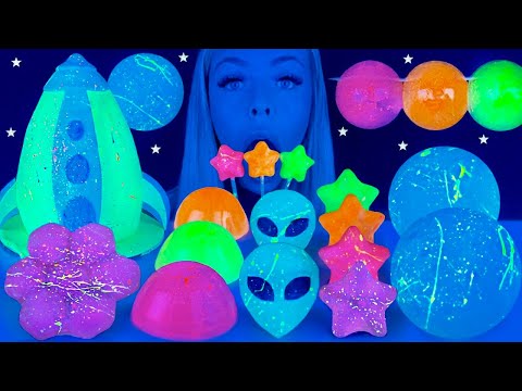 ASMR EDIBLE GLOW IN THE DARK STARS, GLOW IN THE DARK PAINT, MOON CANDY, SPACESHIP MUKBANG 먹방 꿀벌