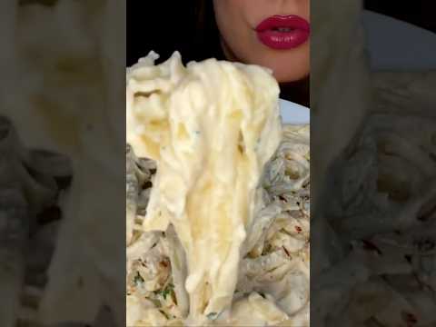 CREAMY FETTUCCINE ALFREDO #asmr #mukbang #noodles #alfredo #food #eating #oddlysatisfying