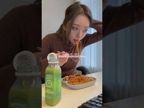ASMR What I eat during my 9-5 at the Law Firm 🖥️🍇 #officelife #beautyasmr