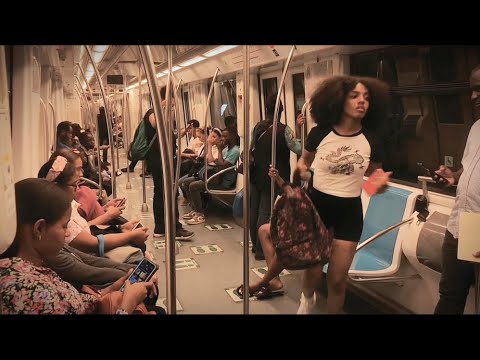 ASMR EN EL METRO 🚇 TAPPING EN LA CÁMARA