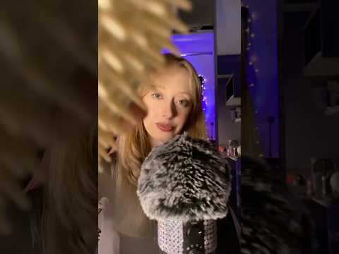 Escova com spray #asmr #relax #asmrshorts #escovadecabelo